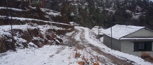 मुगुमा हिमपातले सडक र हवाई सेवा अवरुद्ध