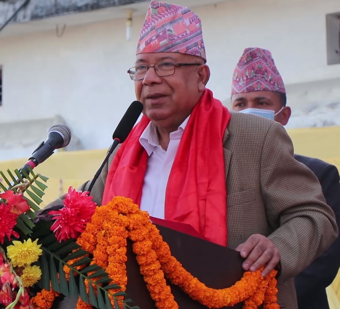 फिर्ता भएदेखि अधिकांश मन्त्री नबोलेको र पार्टी बैठकमा सहभागी नभएको नेपालको गुनासो