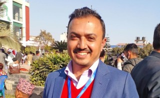 सभापतिमा समर्थन जुटाउँदै डा. कोइराला