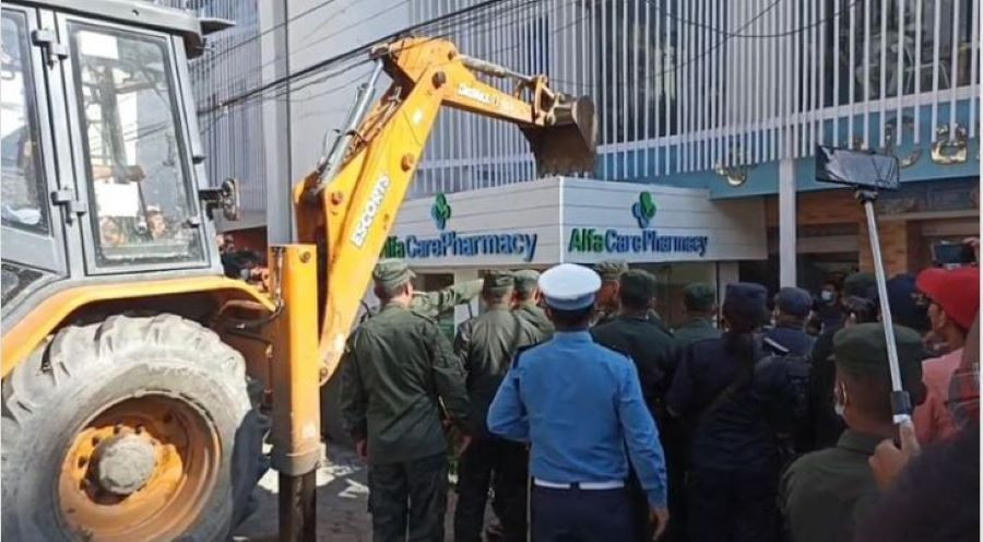 नयाँबानेश्वरस्थित अल्फाबिटा कम्प्लेक्समा पनि चल्यो महानगरको डोजर