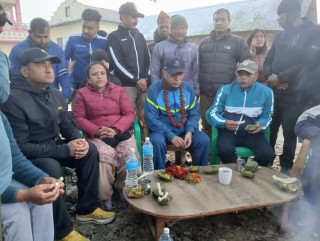 प्रचण्डले भक्कापछि  ढिक्रीको स्वाद लिदै